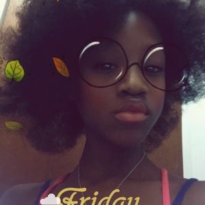 Meet your Posher, Denaylia